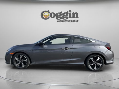 Used 2018 Honda Civic Touring image 3