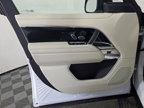 Used 2024 Land Rover Range Rover SE AWD/4WD image 13