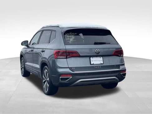 Certified 2022 Volkswagen Taos SE image 4