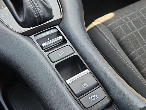 Certified 2024 Honda HR-V LX image 16