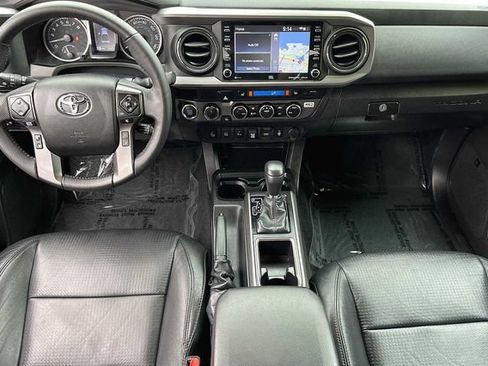 Used 2022 Toyota Tacoma TRD Off-Road w/ TRD Premium Off Road Package AWD/4WD image 17