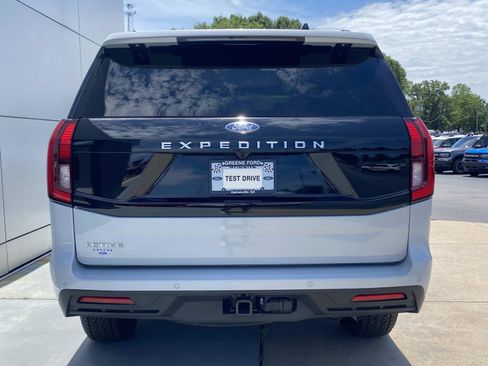 Used 2025 Ford Expedition Active AWD/4WD image 5