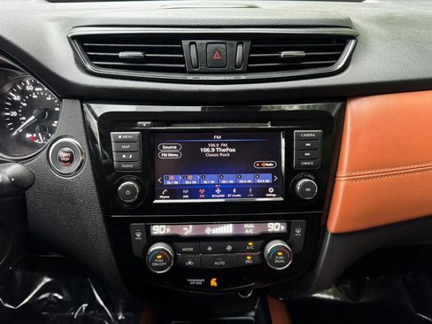 Used 2018 Nissan Rogue SL w/ Premium Package AWD/4WD image 11
