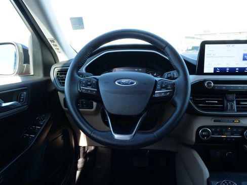 Used 2021 Ford Escape SE w/ SE Sport Appearance Package image 21