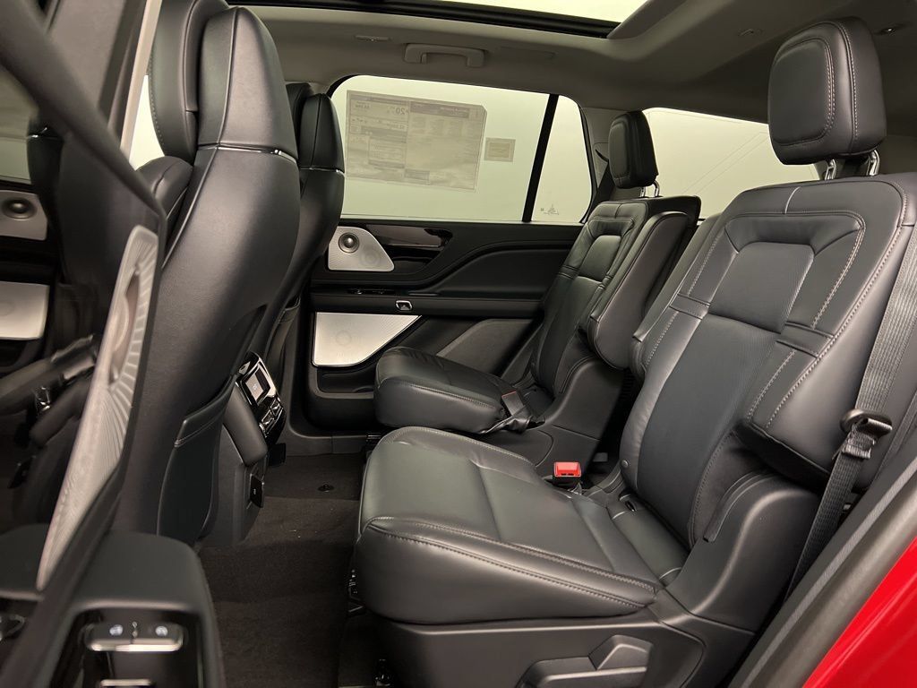 Used 2026 Lincoln Aviator Reserve AWD/4WD image 34