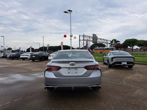 Used 2024 Toyota Camry XSE FWD image 6