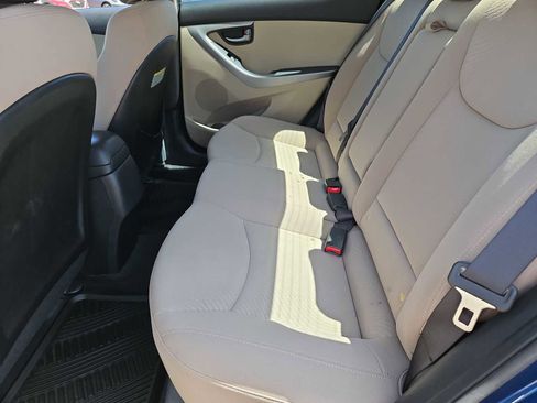 Used 2014 Hyundai Elantra SE image 18