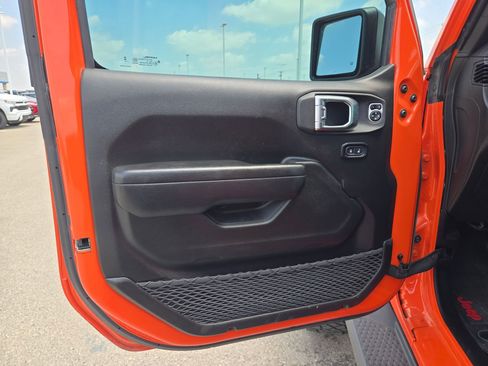 Used 2023 Jeep Wrangler Unlimited Rubicon w/ Cold Weather Group AWD/4WD image 12