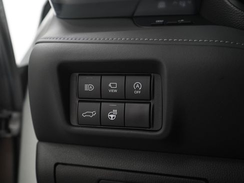 Used 2025 Toyota Highlander Limited AWD/4WD image 28