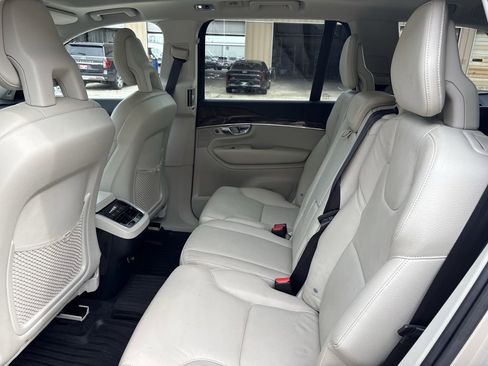 Used 2016 Volvo XC90 T6 Momentum w/ Momentum Plus Package AWD/4WD image 25