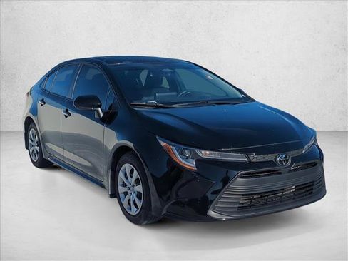 Certified 2025 Toyota Corolla LE FWD image 3