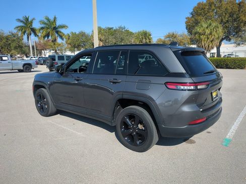 Used 2022 Jeep Grand Cherokee Altitude image 8