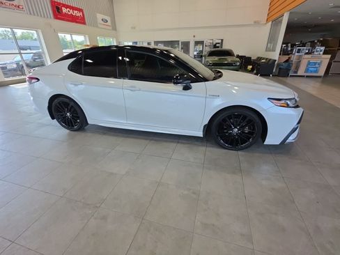 Used 2021 Toyota Camry XSE FWD image 6