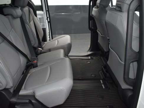 Used 2026 Toyota Sienna XLE FWD image 26