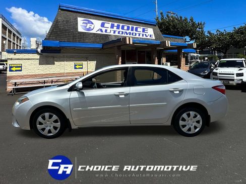 Used 2016 Toyota Corolla LE FWD image 3