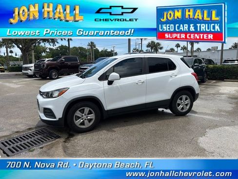 Used 2020 Chevrolet Trax LS FWD image 3