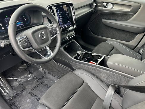 Used 2023 Volvo XC40 Recharge Ultimate w/ Protection Package Premier image 9