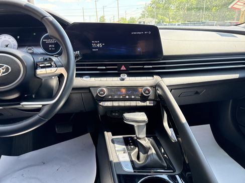 Certified 2023 Hyundai Elantra Limited FWD image 23