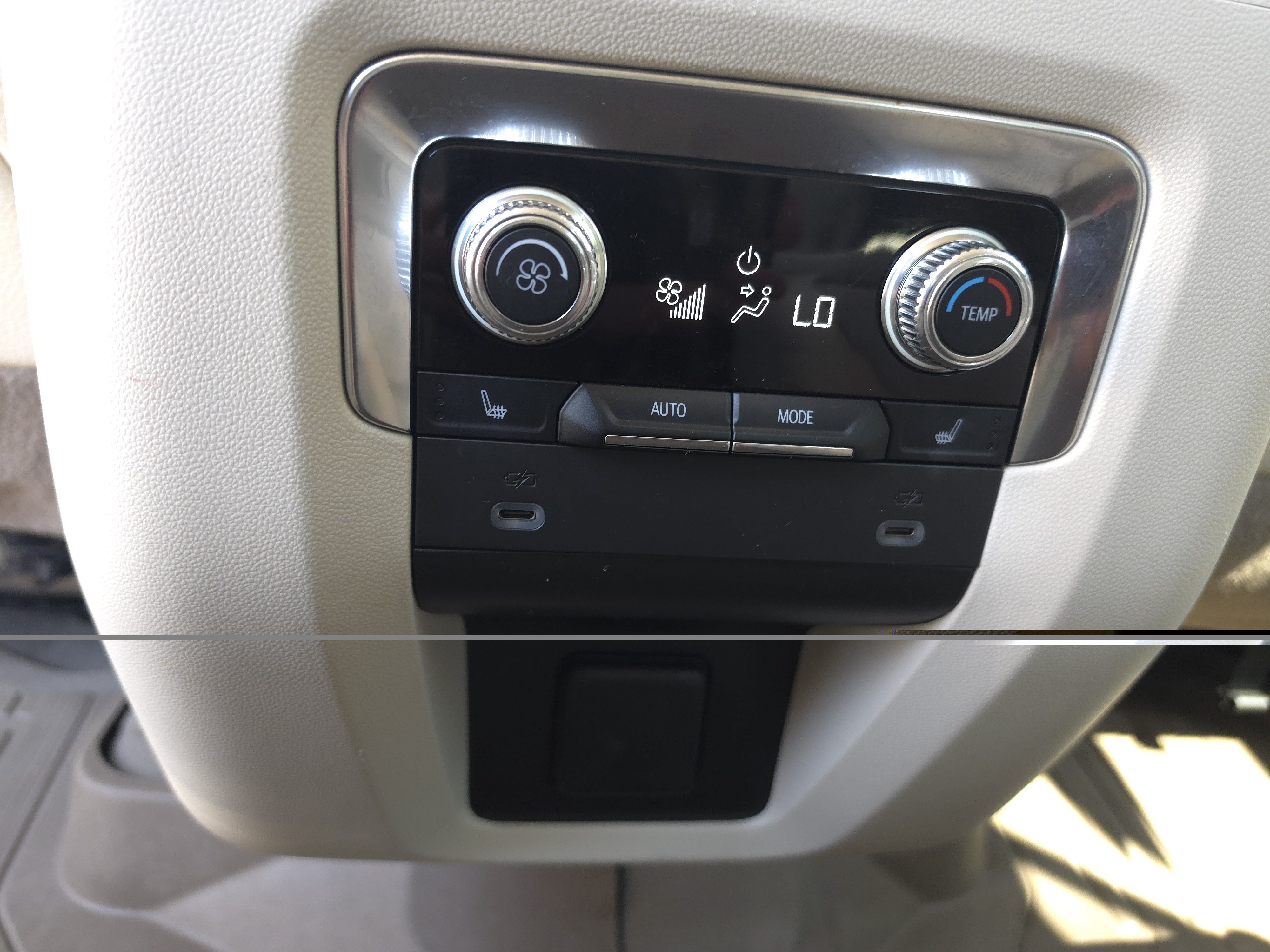 Used 2021 GMC Yukon Denali w/ Denali Premium Package AWD/4WD image 26