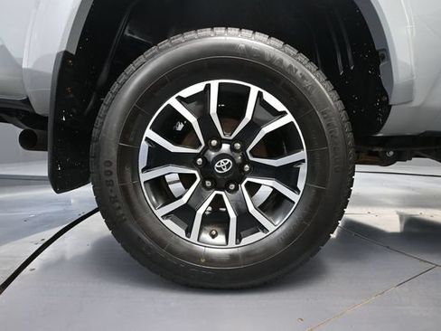 Used 2020 Toyota Tacoma TRD Sport AWD/4WD image 13