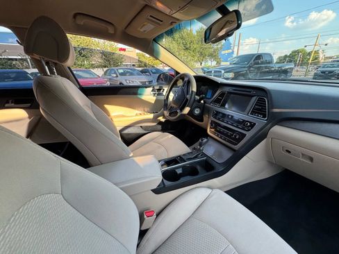 Used 2016 Hyundai Sonata SE w/ Winter Weather Package image 14