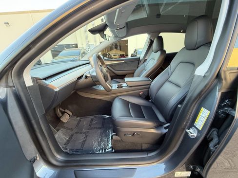 Used 2023 Tesla Model Y Long Range image 28