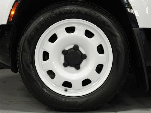 Used 2025 Land Rover Defender 110 S AWD/4WD image 9