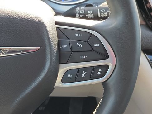 Certified 2023 Chrysler Pacifica Touring-L FWD image 27