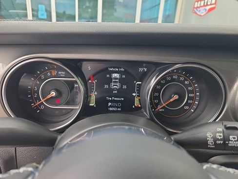 Used 2021 Jeep Wrangler Unlimited Sahara w/ Uconnect 4C Nav & Sound Group AWD/4WD image 15