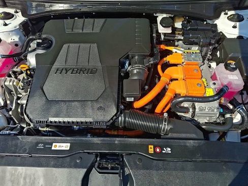 Used 2025 Hyundai Elantra Limited FWD image 29