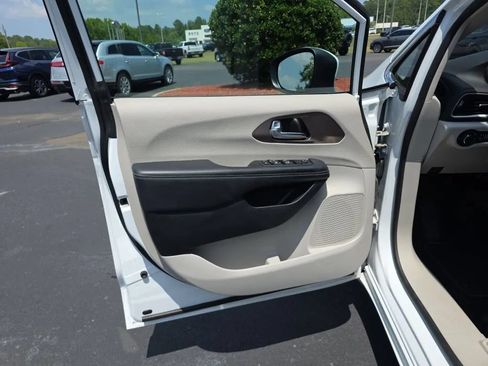 Used 2023 Chrysler Voyager LX FWD image 37