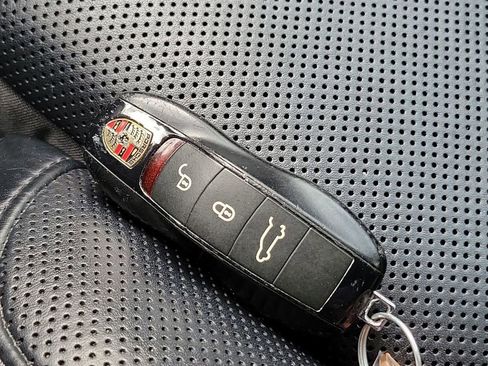 Used 2018 Porsche Cayenne Platinum Edition image 37