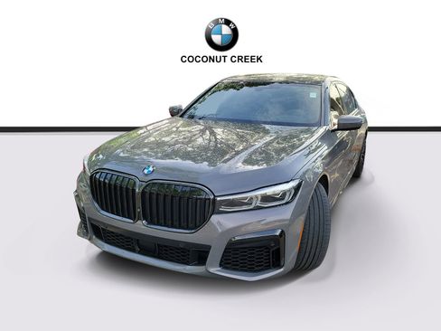 Used 2020 BMW 750i xDrive w/ Executive Package AWD/4WD image 3