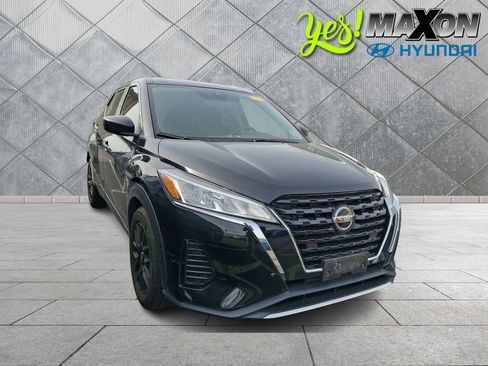 Used 2021 Nissan Kicks S image 1