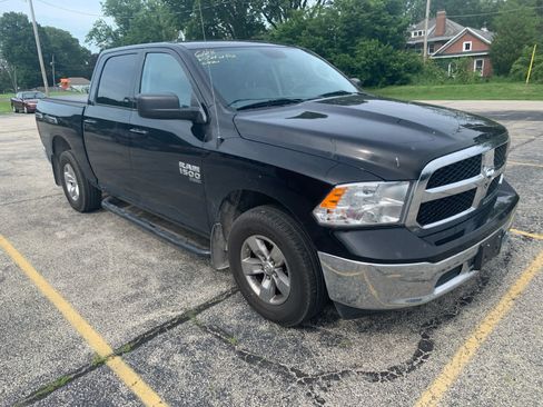 Used 2021 RAM 1500 Classic SLT AWD/4WD image 4