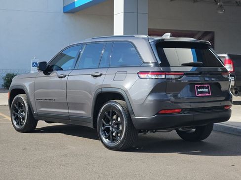 Used 2024 Jeep Grand Cherokee Altitude AWD/4WD image 6