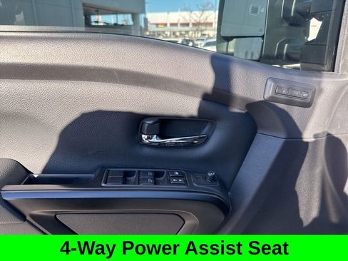 Used 2024 Nissan Titan PRO-4X w/ Pro-4x Convenience Package image 16