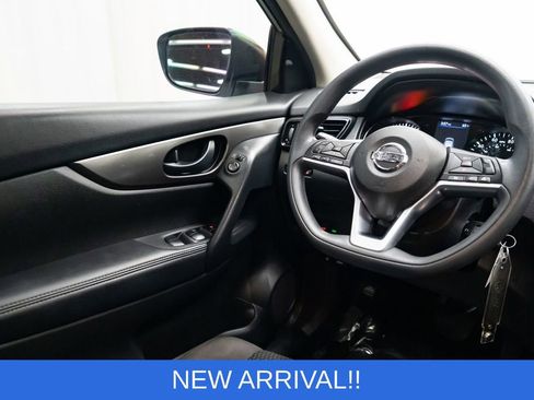 Used 2021 Nissan Rogue Sport S image 11