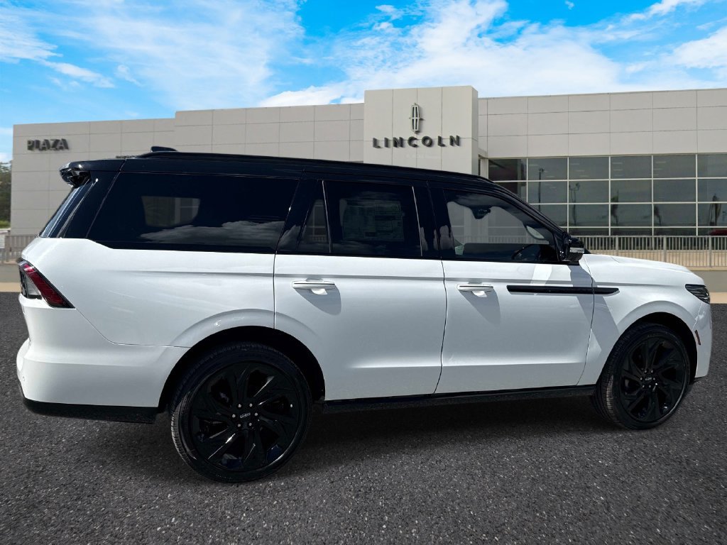 New 2027 Lincoln Navigator Black Label AWD/4WD image 3