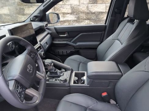 Used 2025 Toyota 4Runner Limited image 13