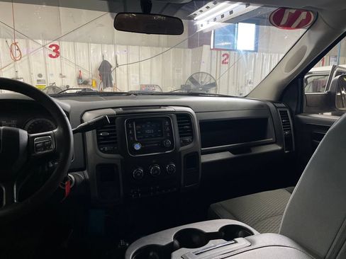 Used 2017 RAM 3500 Tradesman w/ Chrome Appearance Group AWD/4WD image 18