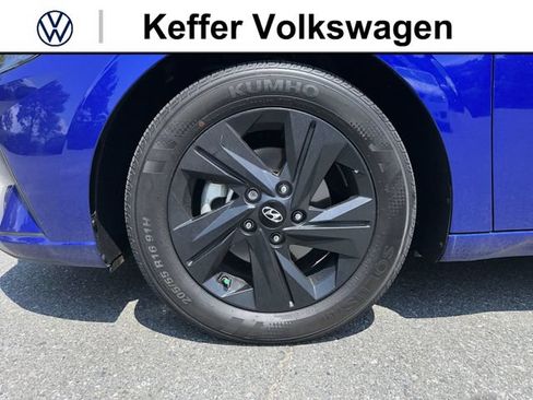 Used 2023 Hyundai Elantra Blue FWD image 11