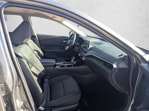 Used 2024 Nissan Altima 2.5 SV image 17
