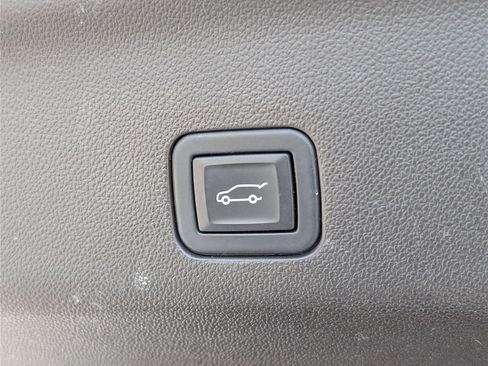 Used 2024 GMC Yukon SLT AWD/4WD image 15