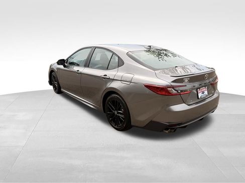 Used 2025 Toyota Camry SE FWD image 5