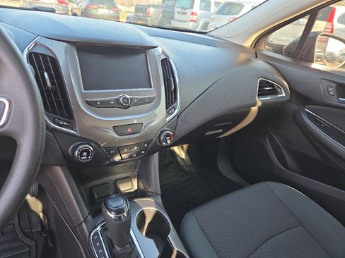 Used 2017 Chevrolet Cruze LT image 17