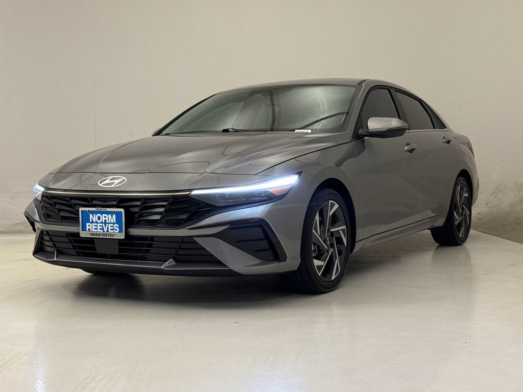Used 2026 Hyundai Elantra Limited FWD image 2
