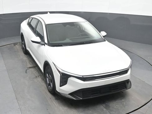 Used 2025 Kia K4 LXS image 29