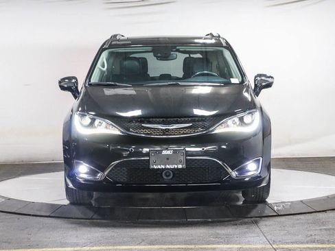 Used 2019 Chrysler Pacifica Limited w/ Advanced Safetytec Group FWD image 6