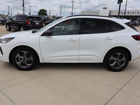 Used 2023 Ford Escape ST-Line w/ Tech Pack #1 FWD image 9